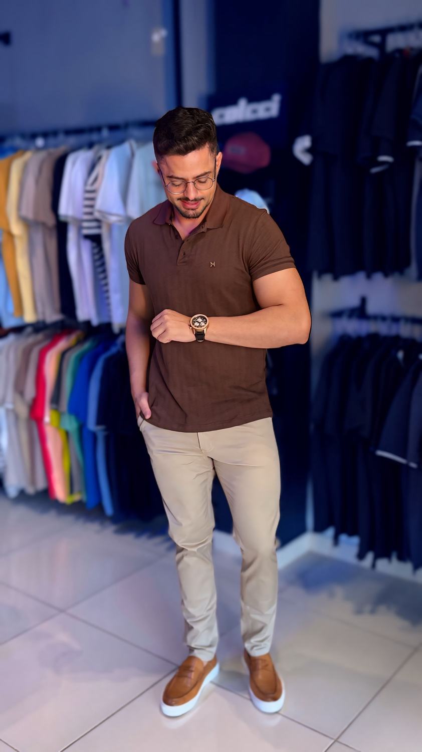 Cliente RM de polo marrom